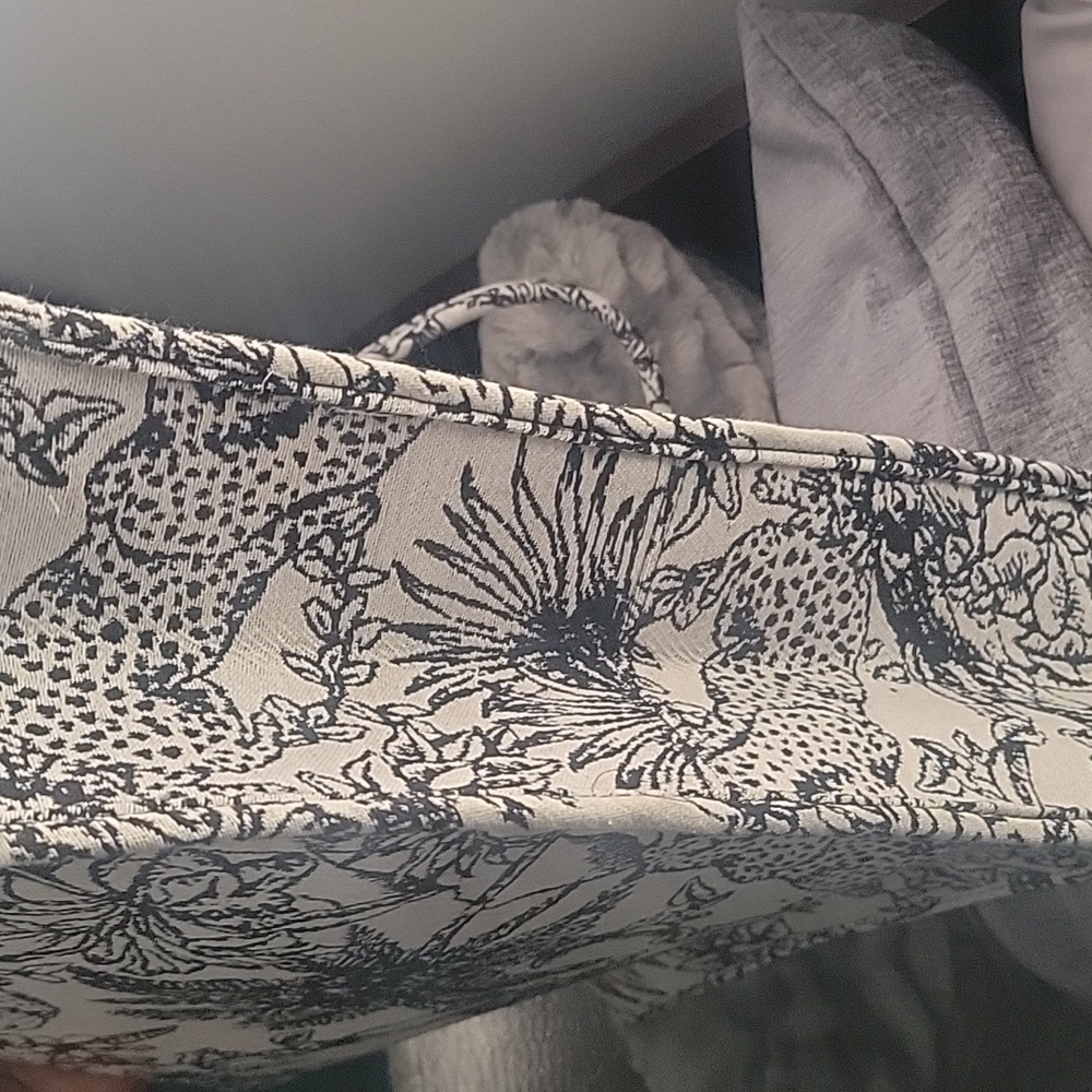 Safari Tote Handbag - Picture 13 of 13